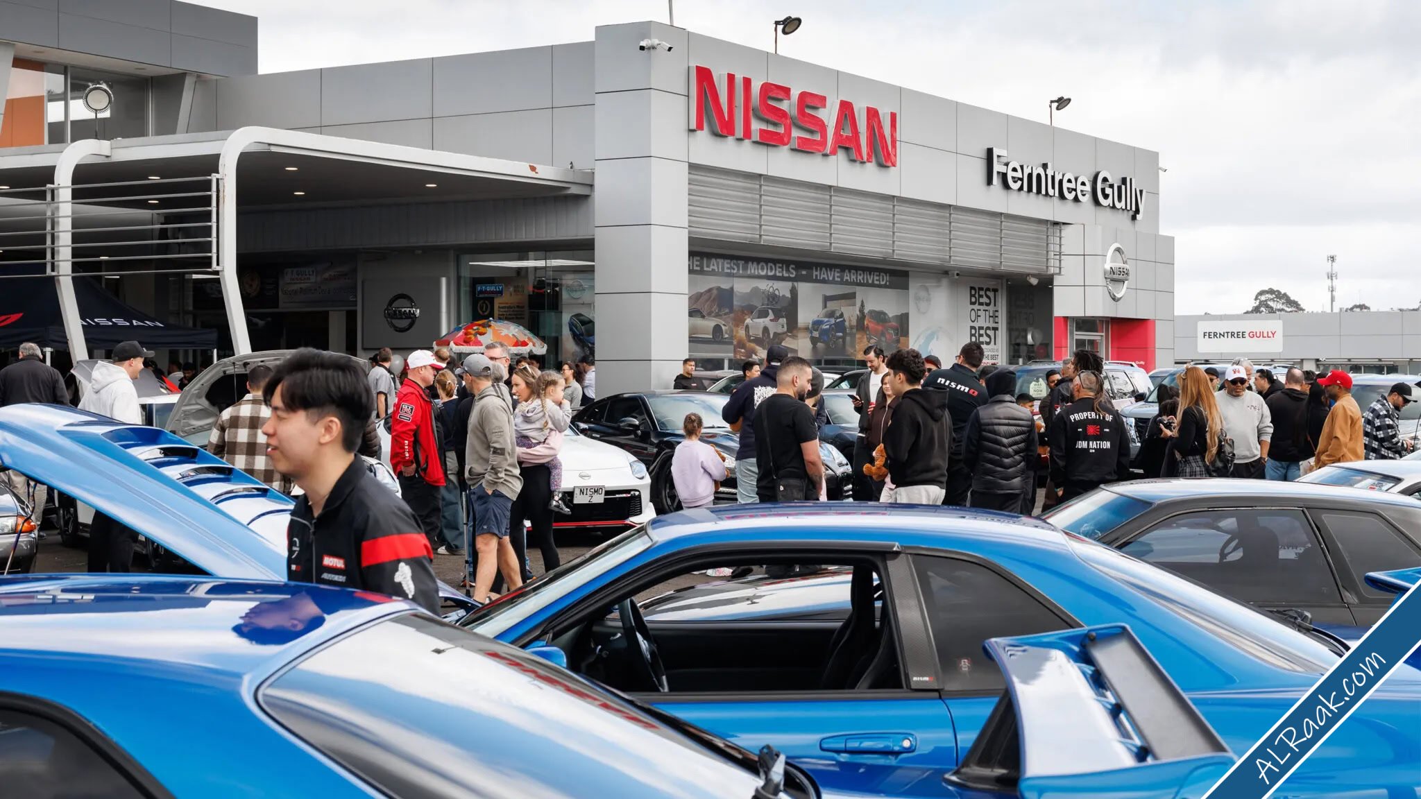 نيسان تفتتح أول مركز نيسمو خارج اليابان لصيانة وترميم سيارات سكايلاين GTR-1.jpg