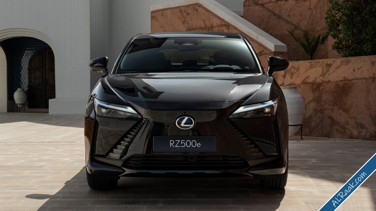 سيارات لكزس الجديدة تصل الإمارات RZ500e وES500e الكهربائيتان وES350h الهجينة-1.jpg