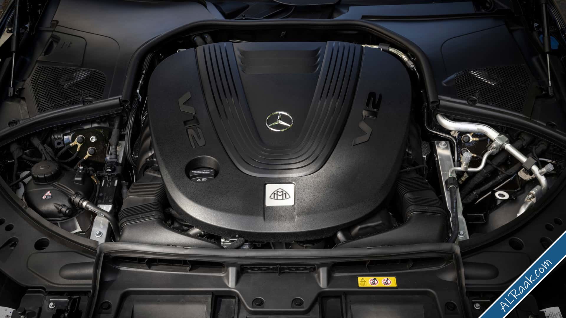 مرسيدس تعترف بسوء تقدير عشاق V8 وتُلمّح إلى مفاجأة بمحركات V12-2.jpg