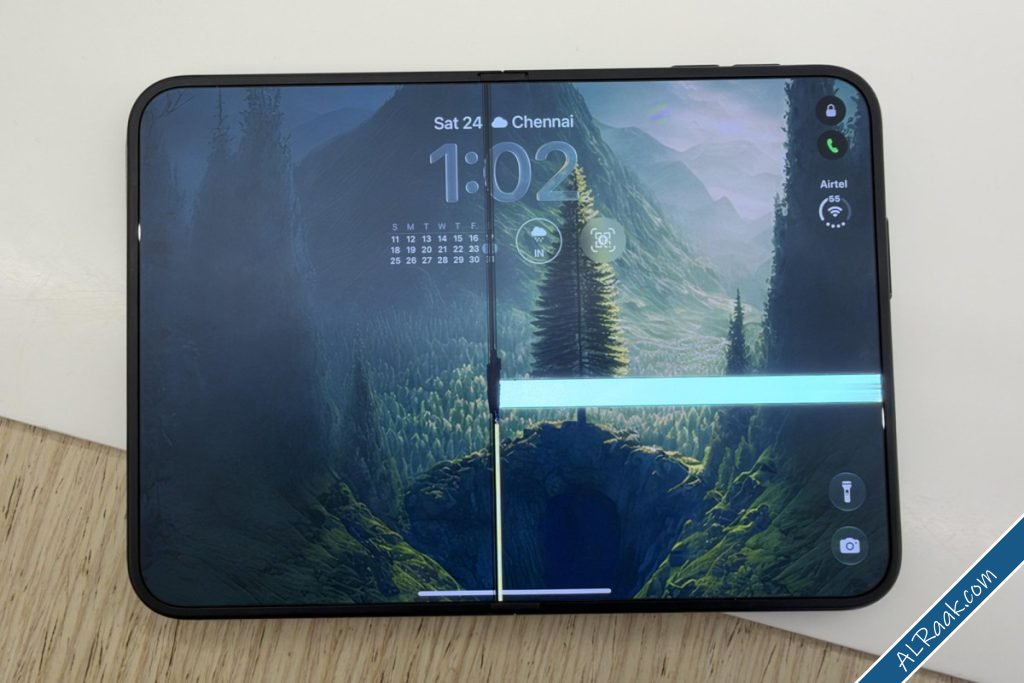 مستخدمو iPhone Duo الأوائل يبلغون عن تلف الشاشة الداخلية وسط شبهات بوجود عيب في المفصلة-1.jpg