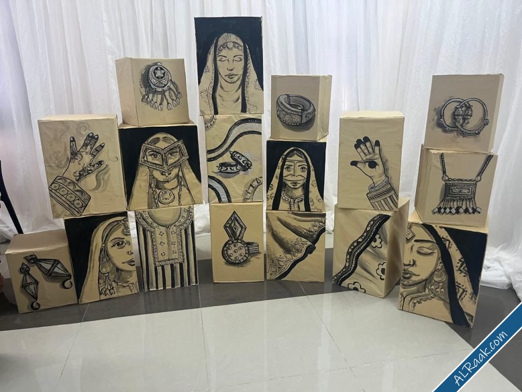 60 لوحة فنية في معرض زاهية احتفاء بالمرأة العمانية-6.jpg