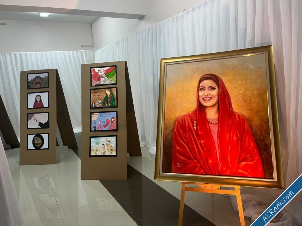 60 لوحة فنية في معرض زاهية احتفاء بالمرأة العمانية-7.jpg