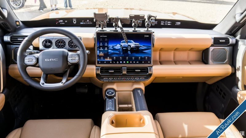 بعد ظهورها بالإمارات GAC تبدأ بيع سيارة جديدة بالصين تمهيداً لتصديرها باسم XT80-5.jpg