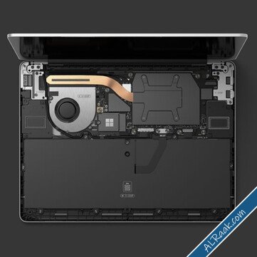 Surface Laptop 13inch الإصدار الثاني بشاشة أكثر سطوعا وبطارية تدوم حتى 18 ساعة-1.jpg