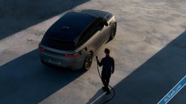 رنج روفر سبورت الكهربائية تصل بأداء V8 وصمت مطلق ومدى 600 كم-4.jpg