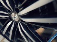 أستون مارتن تؤجل أول سيارة كهربائية إلى 2033 ومحركات V8 وV12 باقية حتى 2035-4.jpg