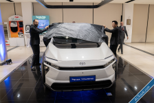 تويوتا bZ4X الكهربائية وراف 4 الـ PHEV الجديدتان تصلان العراق-2.png