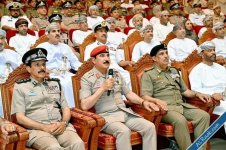 بالصور جلالة السُّلطان يتفضّل بتدشين هوية هيئة الدفاع المدني والإسعاف-1.jpg