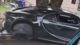 حادث مكلف لبوغاتي تشيرون السوداء سيارة بملايين الدولارات تنتظر الإصلاح-2.jpg