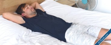 هل النوم بدون وسادة أفضل لصحتك وجودة نومك